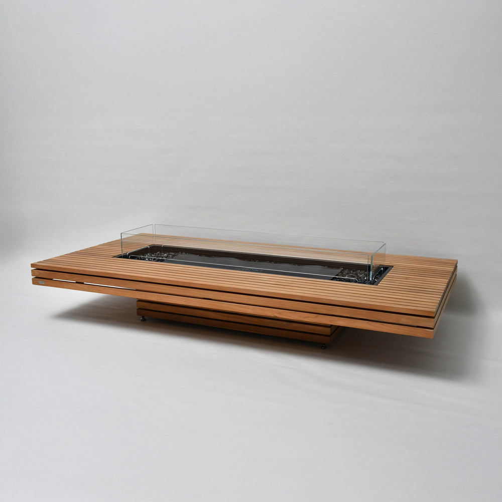 A detailed view of the EcoSmart Fire XL900 burner cover placed on a luxury fire table. This protective cover ensures safe storage of the ethanol burner when not in use. Weather-resistant and stylish, it blends seamlessly with contemporary fire pit designs.
